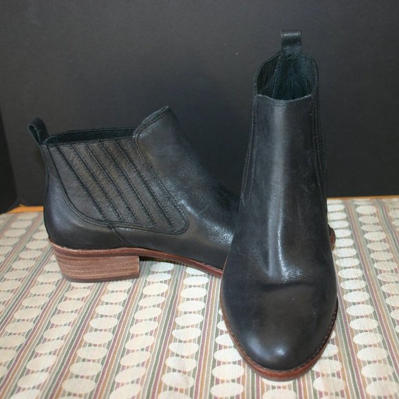 Gianni Bini Women's Black Leather Ankle Bootie Size 6 1/2 M R-461 - Picture 1 of 8